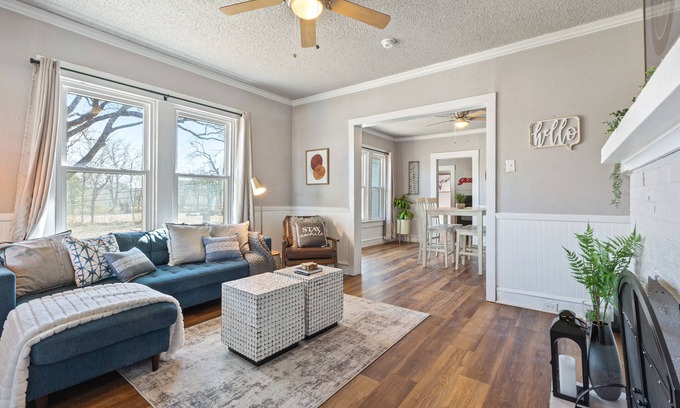Waco Cottage | Cute Cottage close in Downtown Waco close to Magnolia, Baylor Uni., Cameron Park