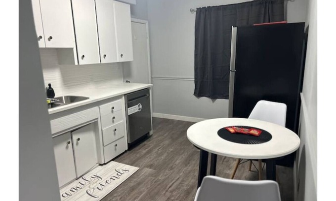 Highland Park House | Cute Highland Park Entire Unit B
