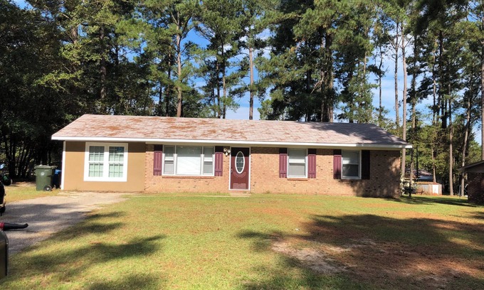 Fayetteville House | Cute house in a central location near cape fear hospital and Fort Liberty.