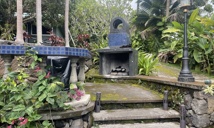 Honalo Apartment | Cute Loft Studio above Kona, surrounded by Coffee farms