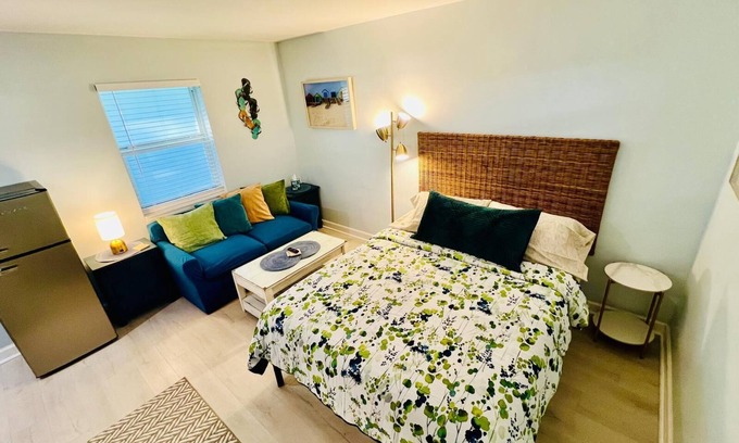 Lake Worth Apartment | Cute & modern studio apartment in prime location in downtown Lake Worth Beach!