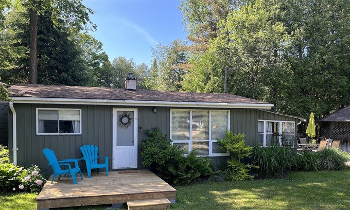 Huron-Kinloss Cottage | Cute Point Clark 3 Bed Cottage