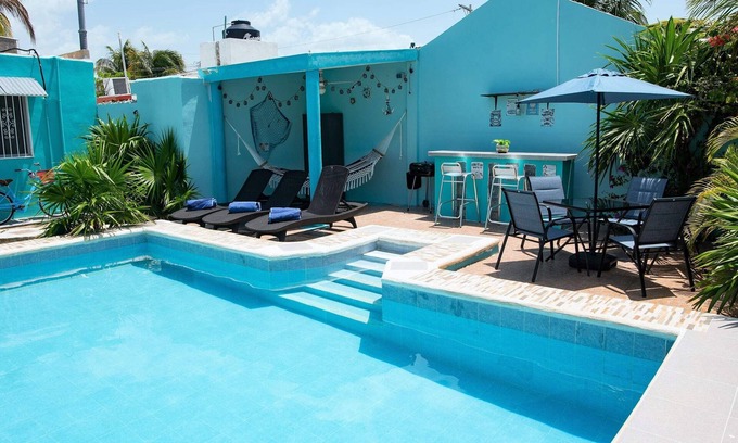 Chicxulub Puerto House | Cute refurbished house, large pool, km. 8