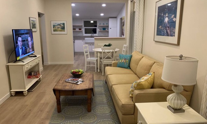 Silverton Cottage | Cute UPDATED cottage - Vintage vibe/modern conveniences!