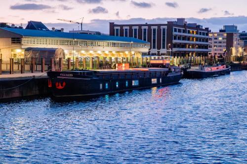 Heilig Kerst Boat Rental | Cyberdeck for big groups