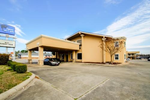 Chocowinity Hotel | Cypress Inn & Suites Washington by OYO
