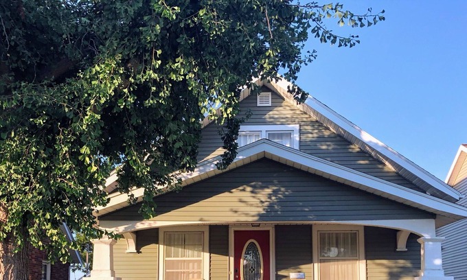 Southwest Area House | Czech Village Bungalow, Close to Downtown and New Bo Area, King Bed!