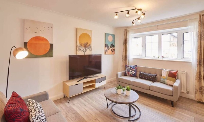 Darlington House | Dacama @ Dene Grove - w/Patio & 2 Free Parking