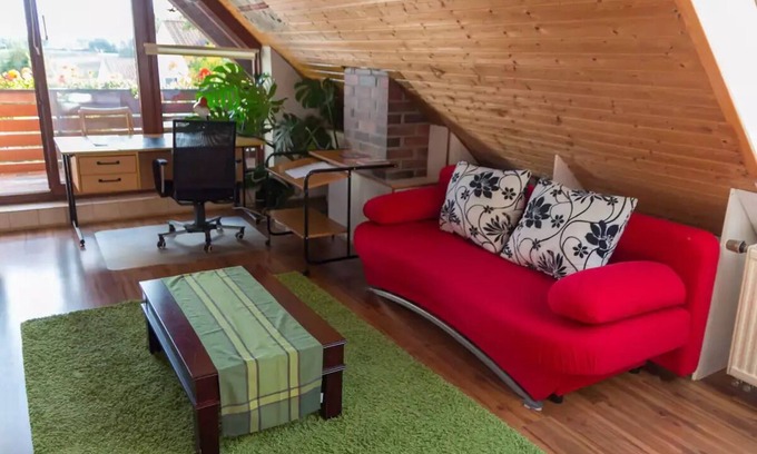 Furstenfeldbruck District Apartment | Dachgeschoss Apart. Ca.35 qm mit Terrasse im Einfamilienhaus