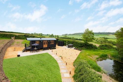 Looe House | Daisy Park Shepherds Hut