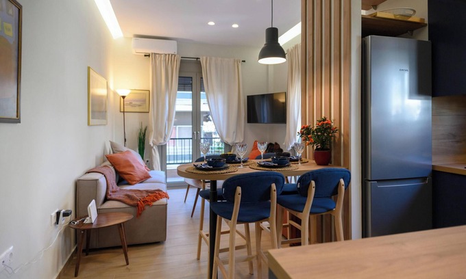 Petralona Apartment | Daisy's Deluxe Athenian 2bedroom by MPS