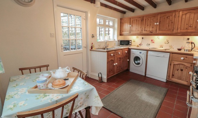 Fylingthorpe Cottage | Dale View