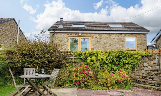 Woodland Cottage | DALE VIEW, pet friendly, with open fire in Cockfield
