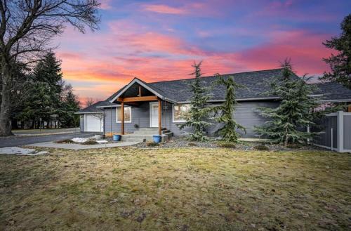 Dalton Gardens House | Dalton Garden Escape - 8 minutes from Hayden Lake