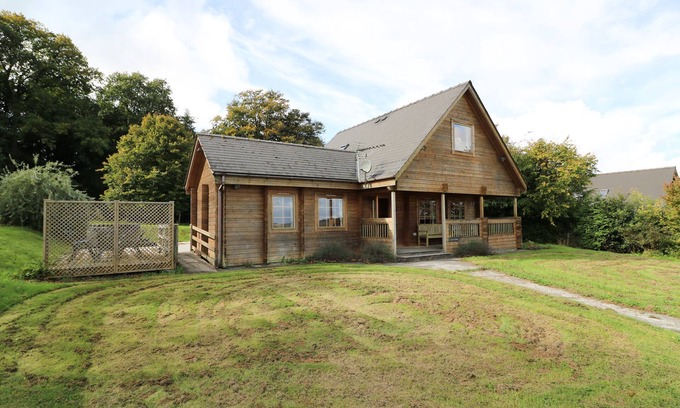 Presteigne Cottage | DAN Y COED, pet friendly, character holiday cottage in Presteigne