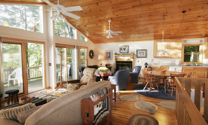 Maggie Valley Cabin | Dancing Wolves Lodge--Luxury mountain views with fireplace, decks & hot tub.