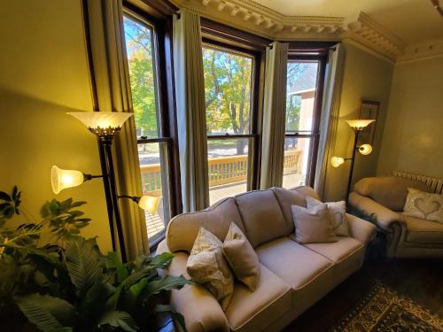 Laurium Hotel | Daniell Manor