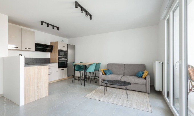 Chessy Apartment | Dans le Pré by Plaza