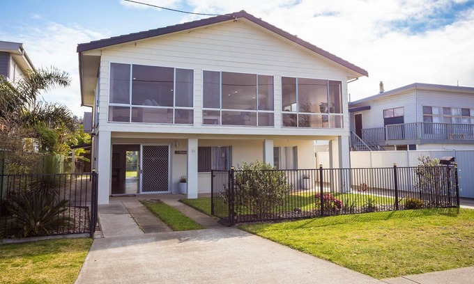 Tathra House | Daphne's - 5 Bedroom delight