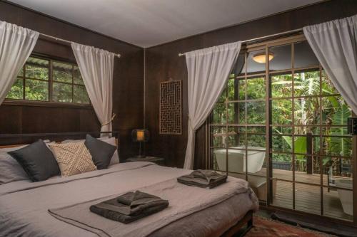 Yandina Creek House | Dark Moon House