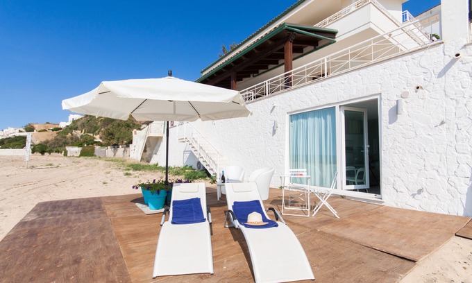 Trappeto House | “Darsena”, a fine loft directly on the beach