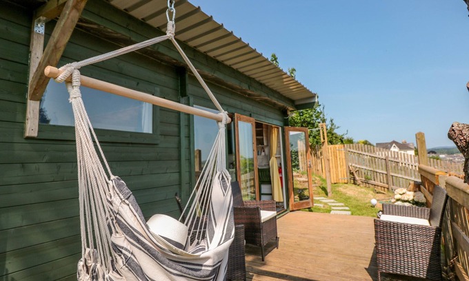 Totnes Cottage | DART VIEW HIDEOUT, pet friendly, character holiday cottage in Totnes