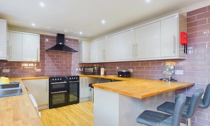 Totland Bay Ski Chalet | Dartmouth House - Bayside