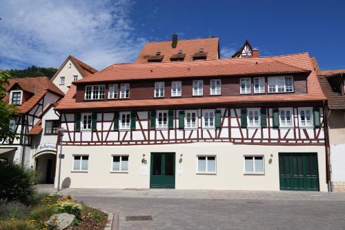 Heppenheim Apartment | Das schiefe Haus Wohnung Festspiele
