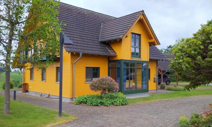 Mastershausen House | Das gelbe Landhaus