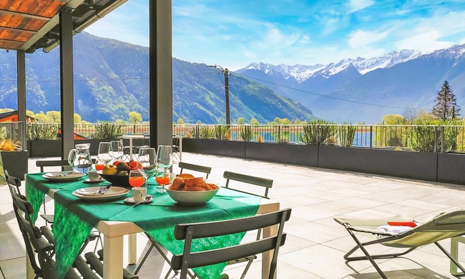 Dascio Apartment | Dascio Paradise Roof Terrace Holiday Apartment on the Lake with Pool