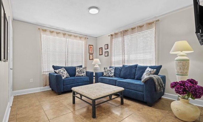 Davis Islands Apartment | Davis Islands 1 Bedroom Grecian Island