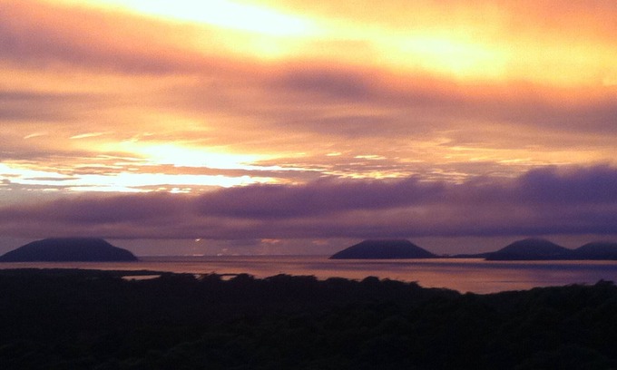 Pindimar Cabin | daybreaks on Port Stephens