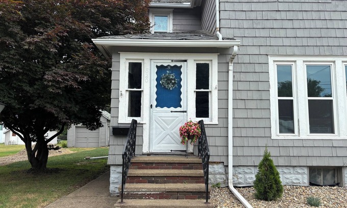Conneaut House | Daydream Away, at our peaceful, roomy, 4 bed home, near the lake in Conneaut.