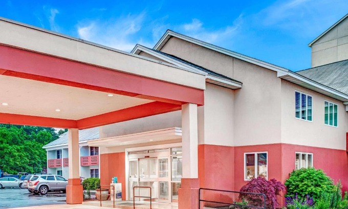 Methuen Hotel | Days Hotel by Wyndham Methuen MA Conference Center