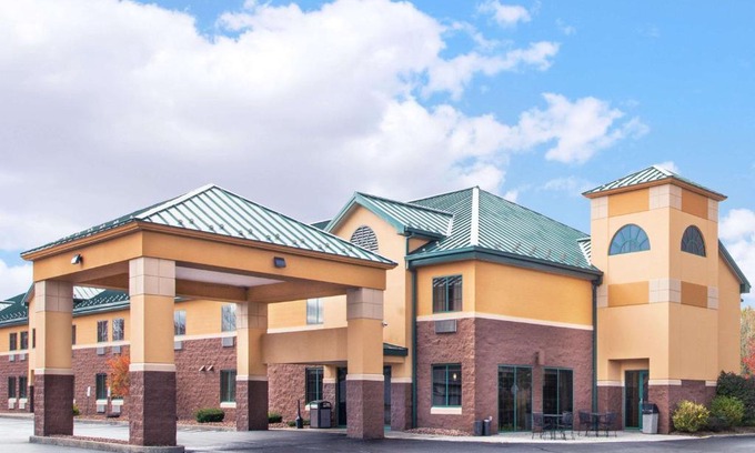Brewerton Hotel | Days Inn by Wyndham Brewerton/ Syracuse near Oneida Lake