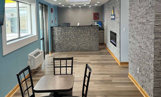 Cloverdale Hotel | Days Inn by Wyndham Cloverdale Greencastle