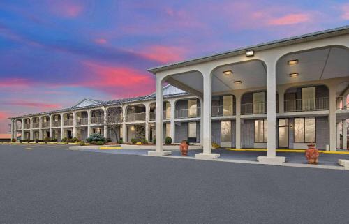 Columbia Hotel | Days Inn by Wyndham Columbia Kentucky