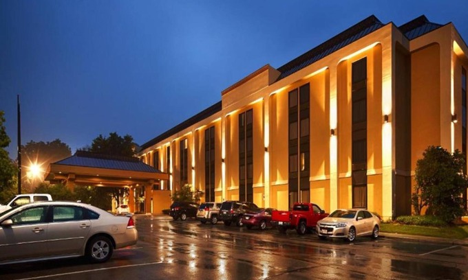 Englewood Hotel | Days Inn by Wyndham Englewood Dayton Airport