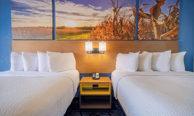 Evansdale Hotel | Days Inn by Wyndham Evansdale Waterloo