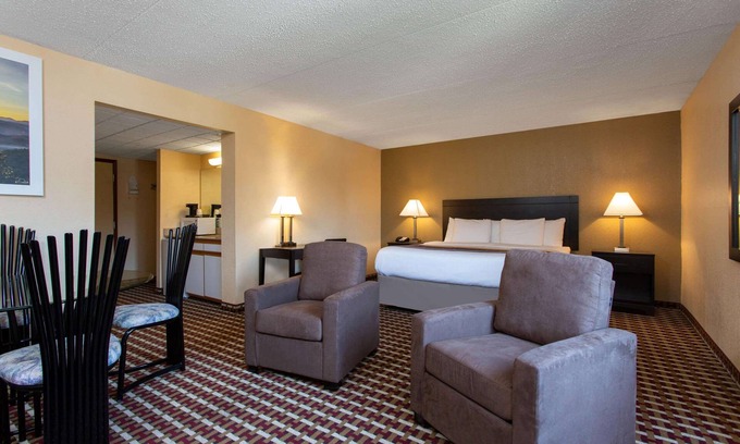 Hillsborough Hotel | Days Inn by Wyndham Hillsborough