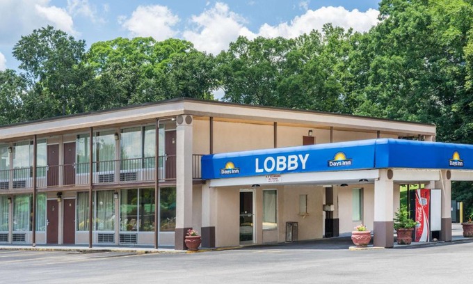 Hurricane Mills Hotel | Days Inn by Wyndham Hurricane Mills