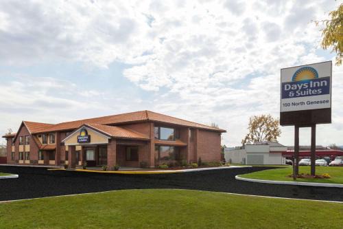 Utica Hotel | Days Inn by Wyndham Utica