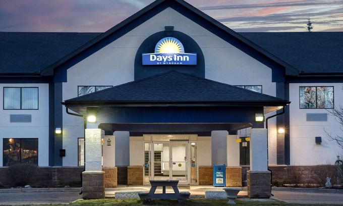 Whitecourt Hotel | Days Inn by Wyndham Whitecourt