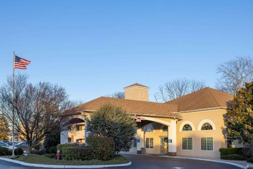 Cherry Hill Hotel | Days Inn & Suites by Wyndham Cherry Hill - Philadelphia