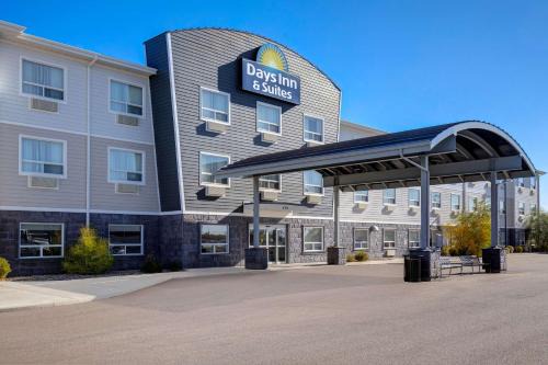 Warman Hotel | Days Inn & Suites by Wyndham Warman
