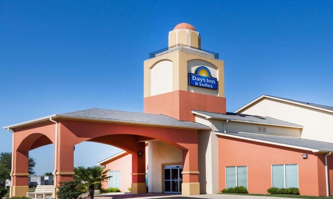 Marquez Hotel | Days Inn & Suites by Wyndham Marquez