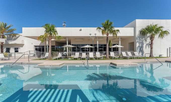 Daytona Beach Apartment | Daytona 2BR w/Parking – Family and Pet Friendly