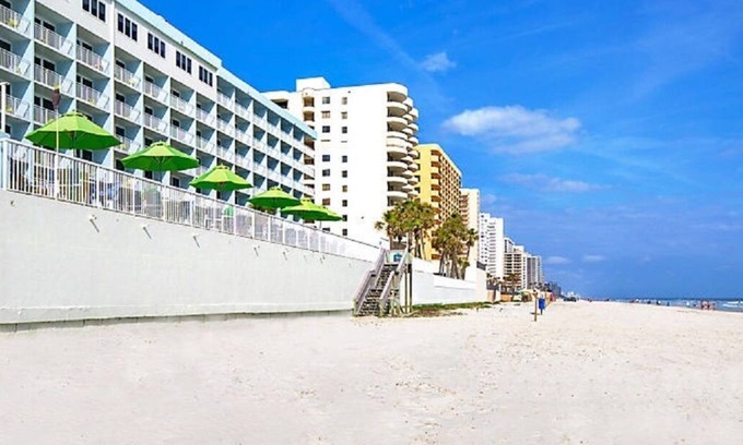 Daytona Beach Villa | Daytona SeaBreeze; 1 Bedroom Oceanfront, 424 sq ft, king bed, 1 full bath, sofa