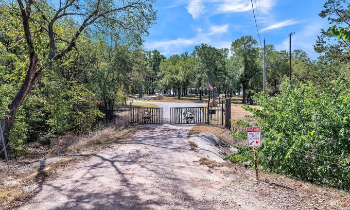 Kingston Apartment | Daze Off - Pet Friendly Suite 1 Bedroom Hotel Room by The Lodges at Fossil Creek