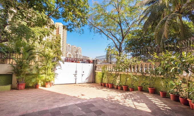 Malad East House | Dazzling 4 BHK bunglow near Film City Goregaon